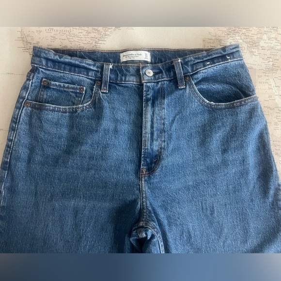 Abercrombie & Fitch High Rise 90s Relaxed Jean - Picture 5 of 16